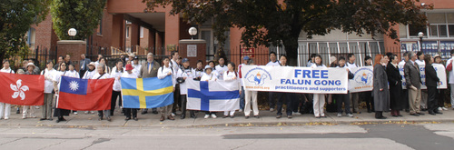 Falun Gong makes noise - Protestors stand in solidarity outside the Chinese Consulate in Toronto